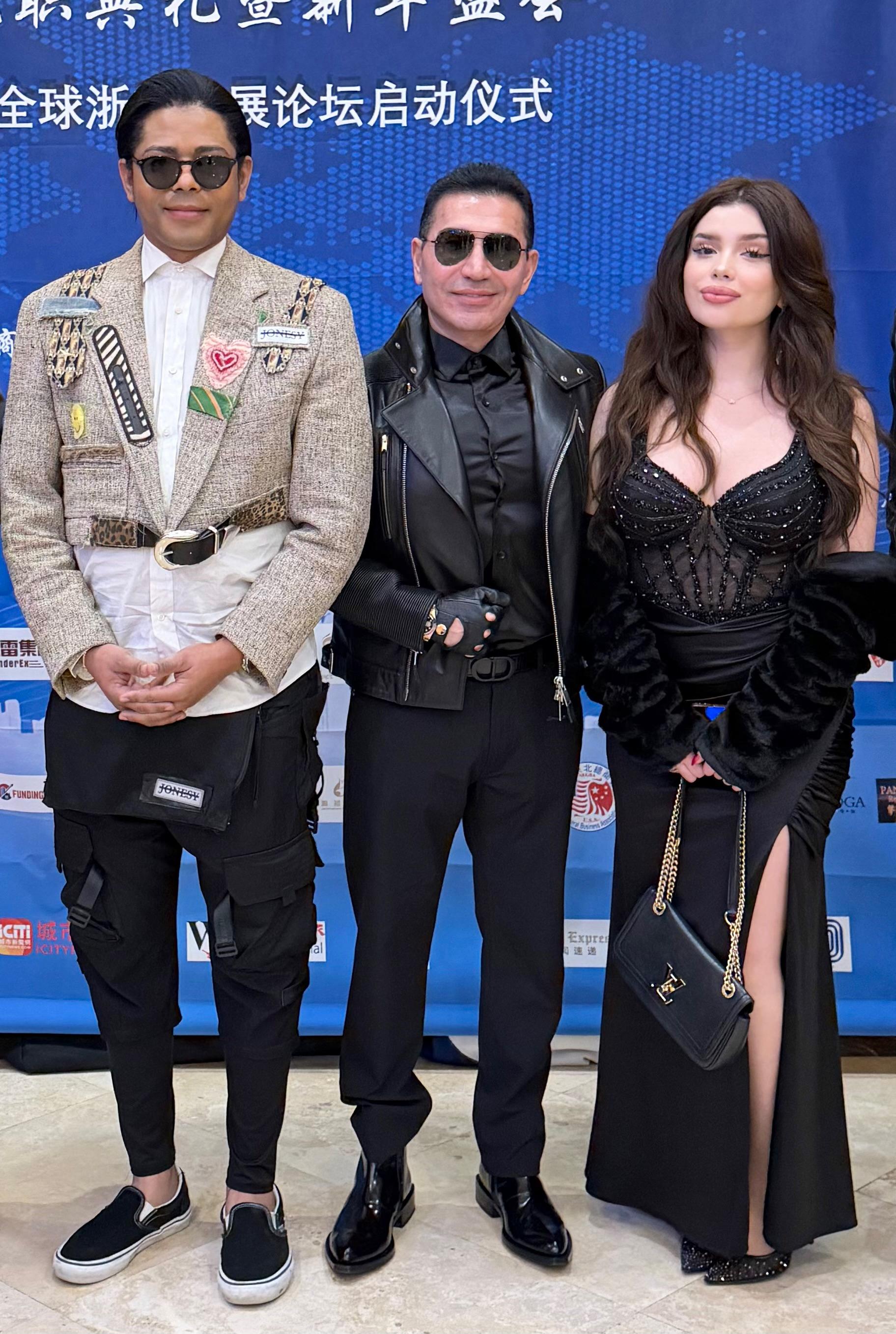 Fred Khalilian at Chinese Global Business Forum with international delegates